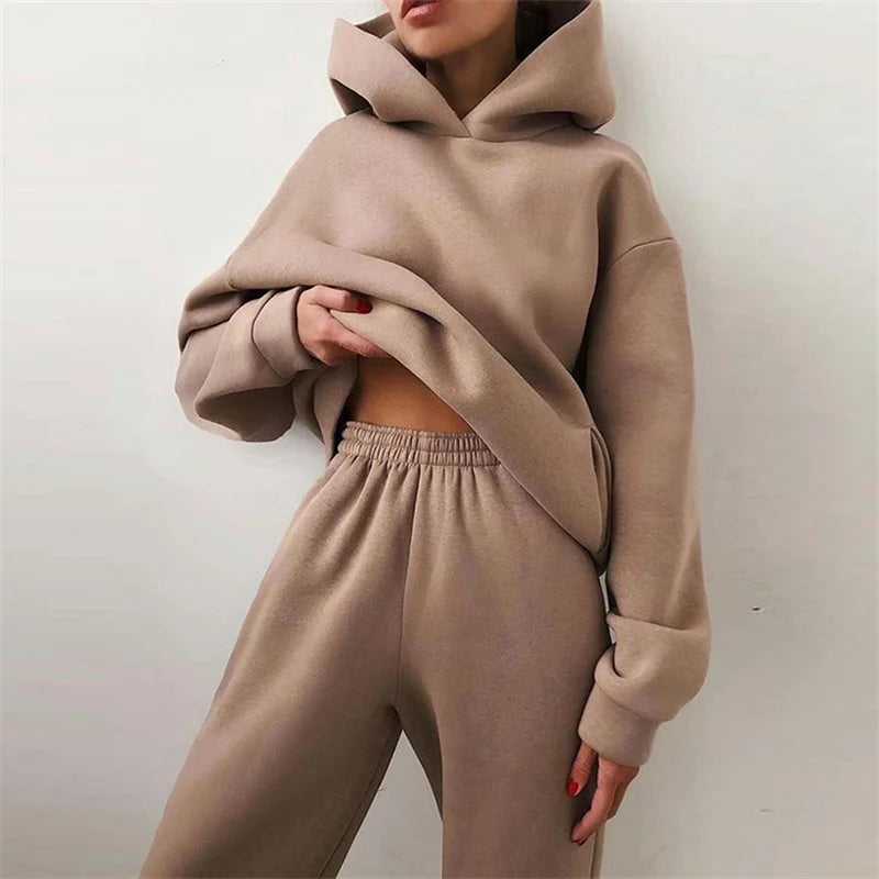 Chándal oversize Kythera de mujer en caqui: sudadera con capucha y pantalón cargo